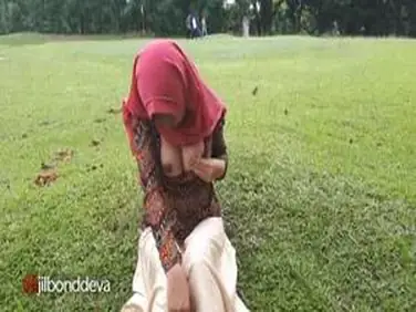 Gadis Cantik Pasrah Goyang Kasur Bareng Pacar Merem