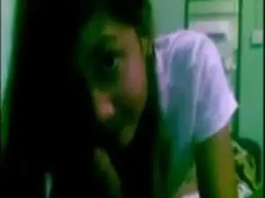 Gadis Cantik Pasrah Goyang Kasur Kamar Kost