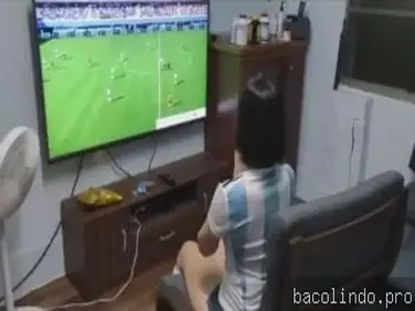 Lagi Nonton HP Malah Di Entot Brutal Sampe Crott